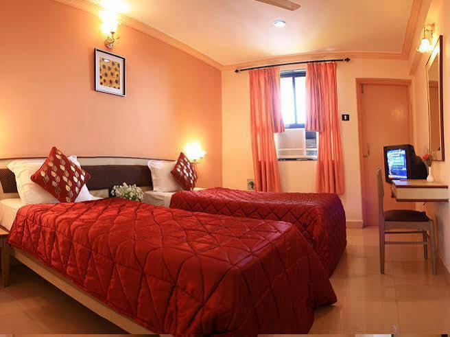 Om Shiv Hotel Madgaon Exteriör bild