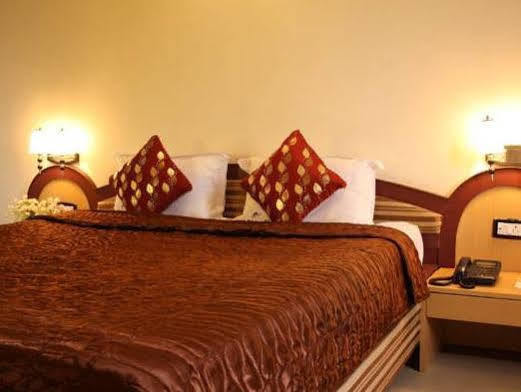 Om Shiv Hotel Madgaon Exteriör bild
