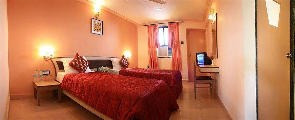 Om Shiv Hotel Madgaon Exteriör bild