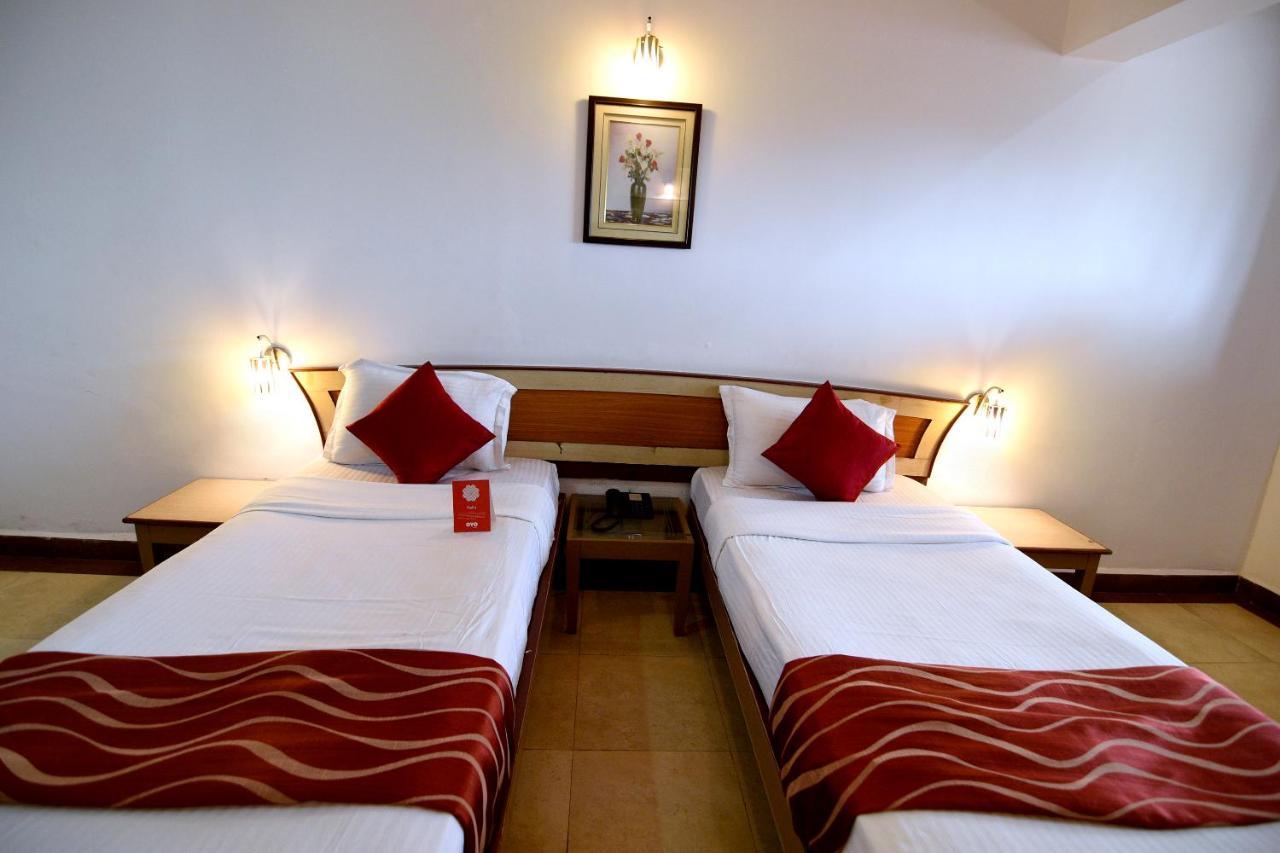 Om Shiv Hotel Madgaon Exteriör bild